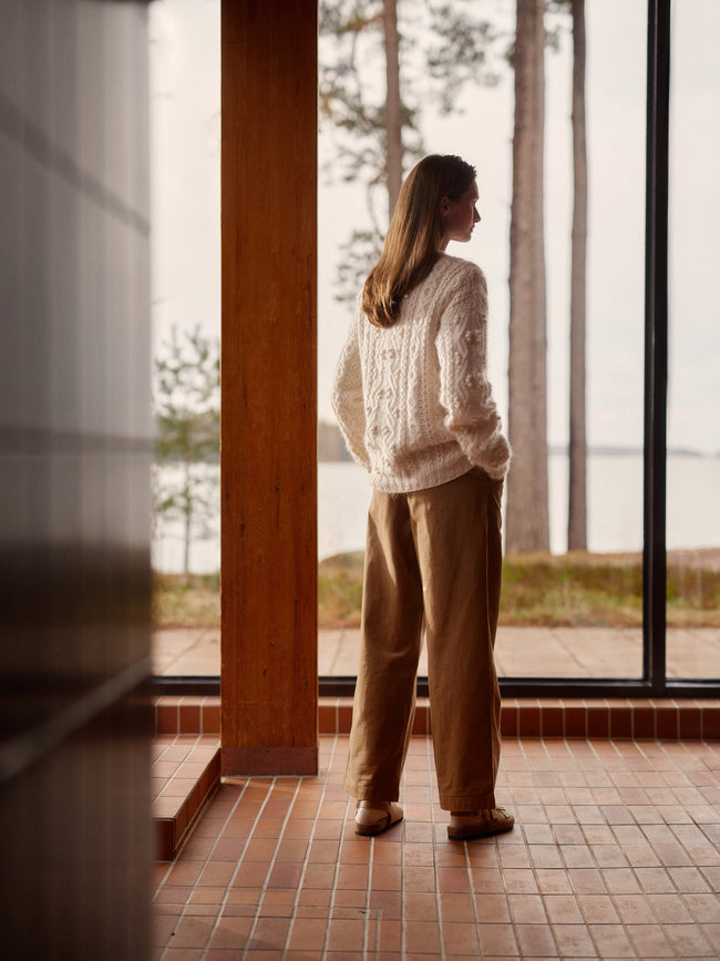 Entwined: Cables, Lace and Knitted Textures