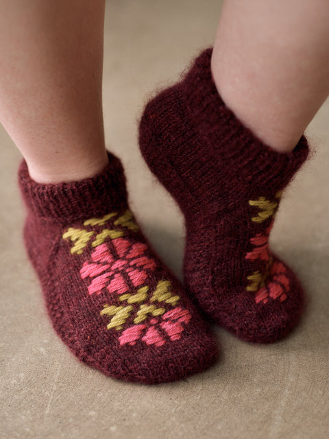 Kindred Knits (PRE-ORDER - RELEASE DATE: 17TH OCTOBER 2025)