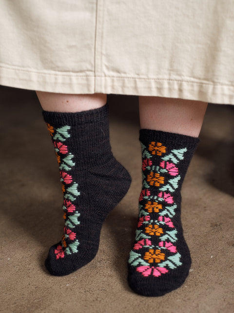 Kindred Knits (PRE-ORDER - RELEASE DATE: 17TH OCTOBER 2025)